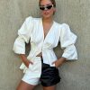 Camisa blanca ajustada para mujer