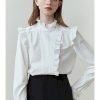 Camisa blanca con cuello levantado para mujer