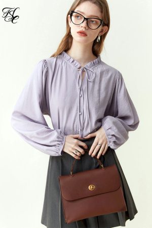 Camisa de cuello de oreja de madera para mujer