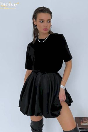 Faldas de satén negra para mujer