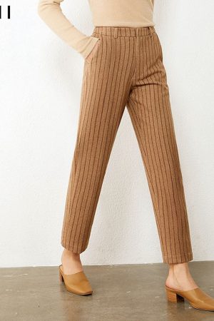 Pantalones minimalistas de lana para mujer