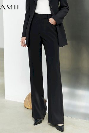 Pantalones minimalistas para mujer. la moda ropa elegante
