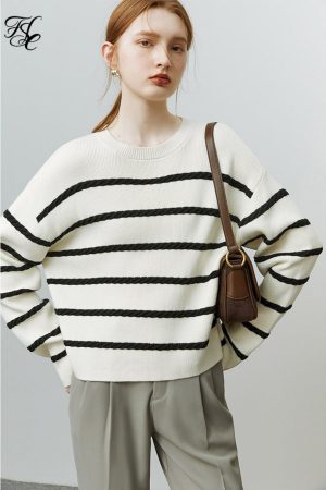 Suéteres de punto a rayas blancas y negras para mujer